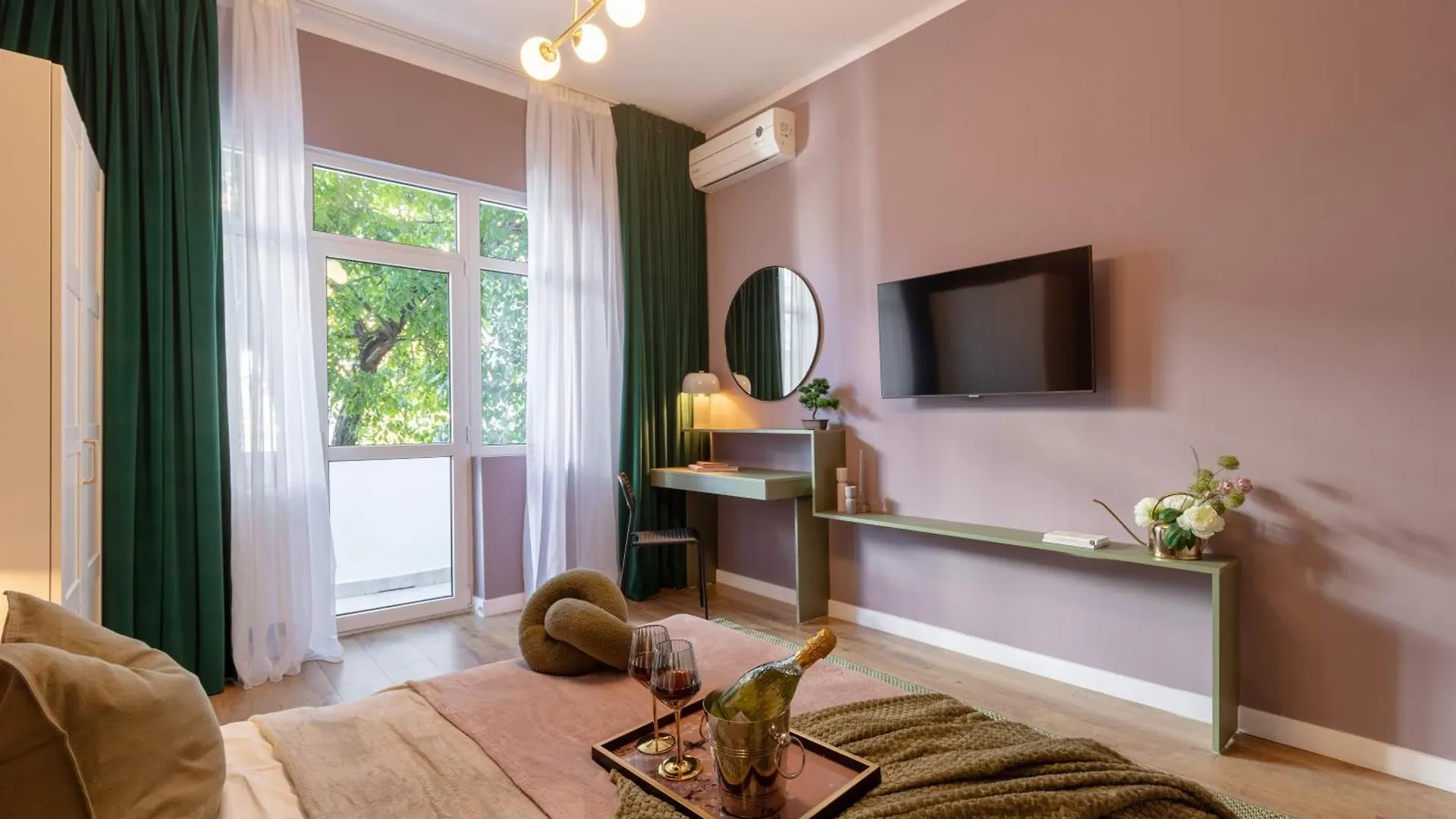 Serene 1Br Apartment In University Square Bucharest Romania
