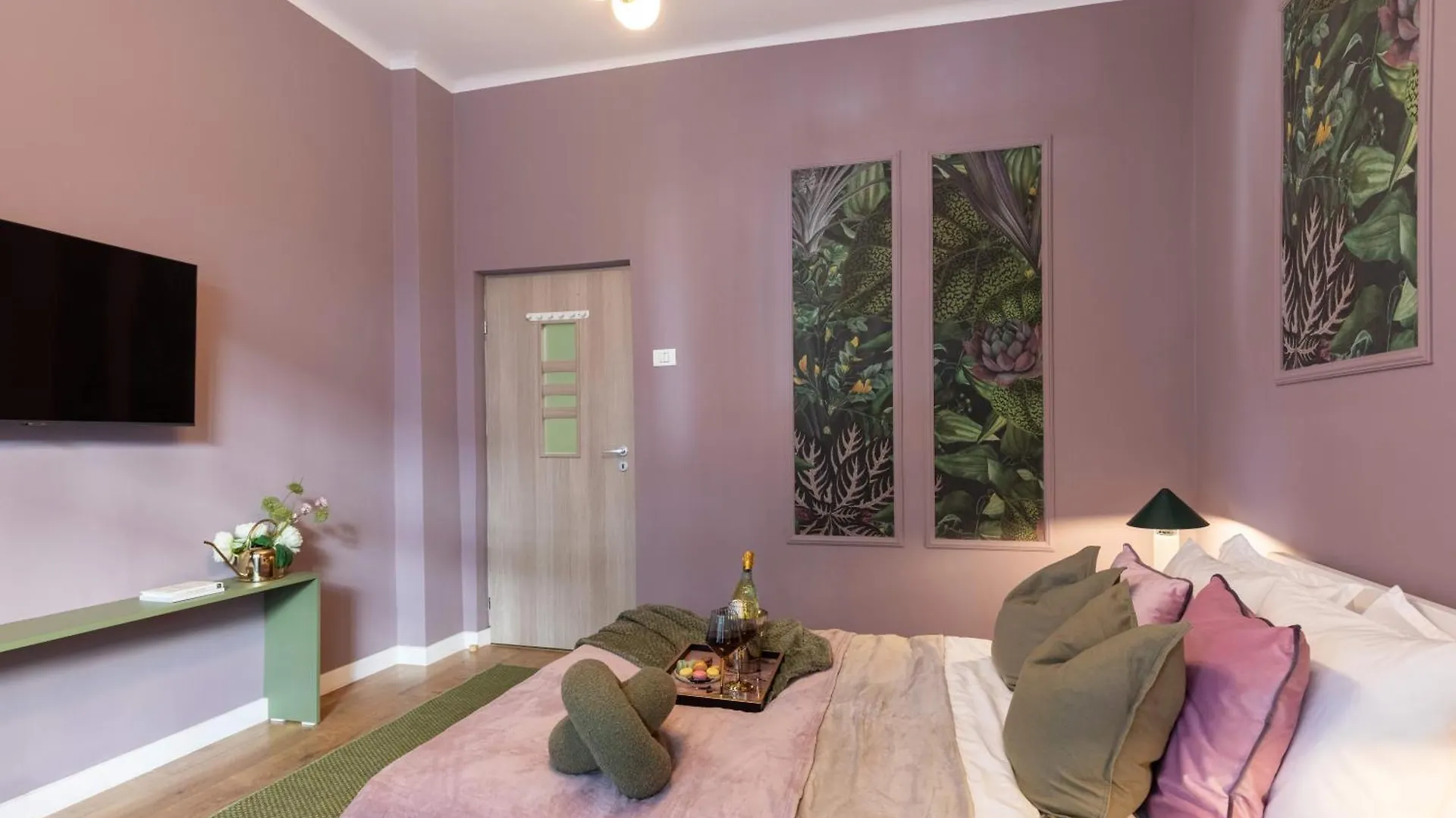 Serene 1Br Apartment In University Square Bucareste