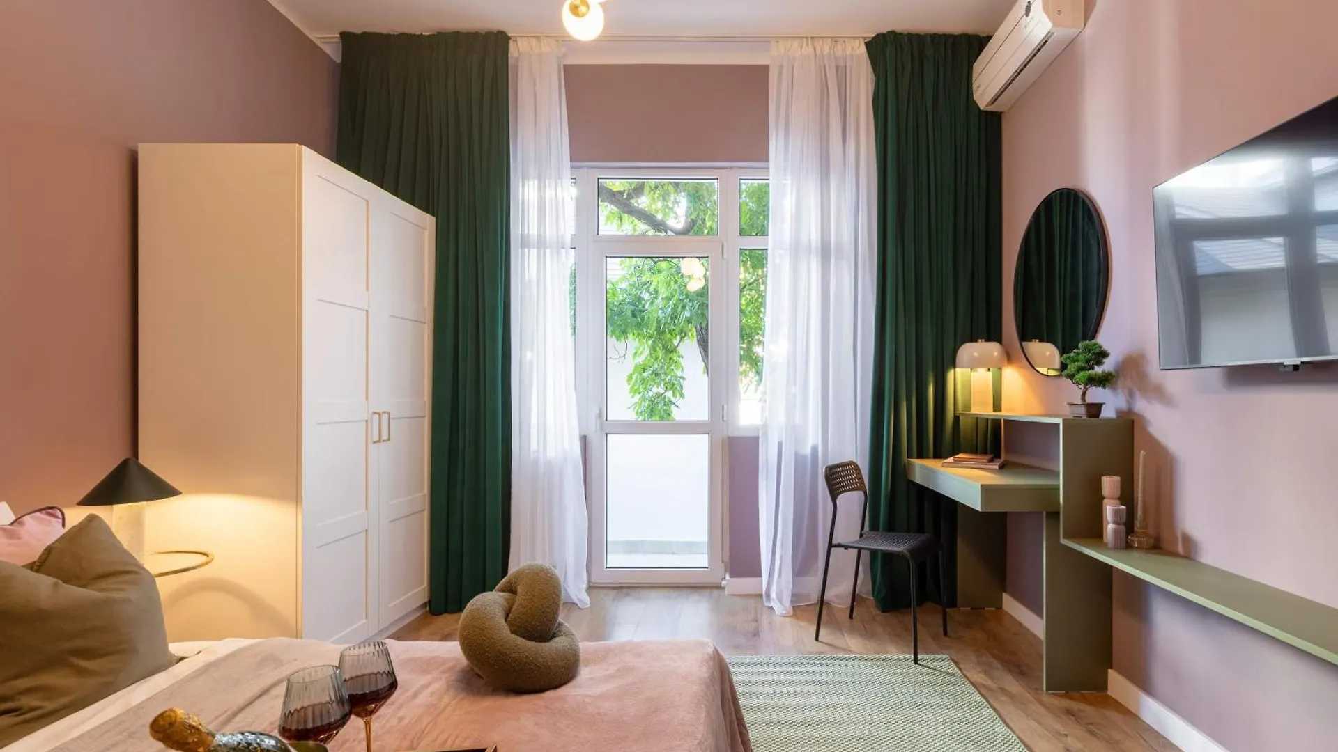 Serene 1Br Apartment In University Square Bucareste