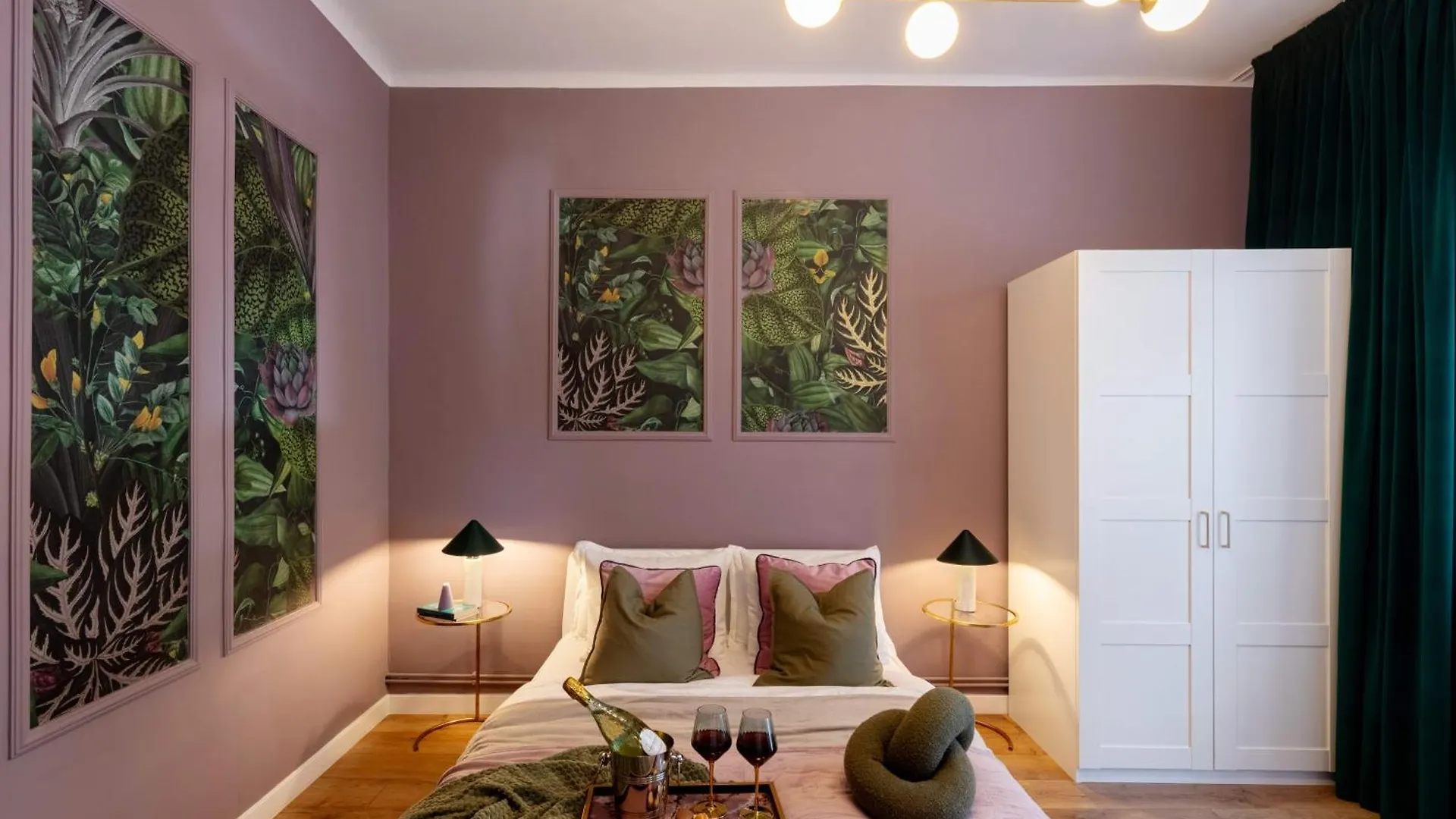 Serene 1Br Apartment In University Square Bucareste